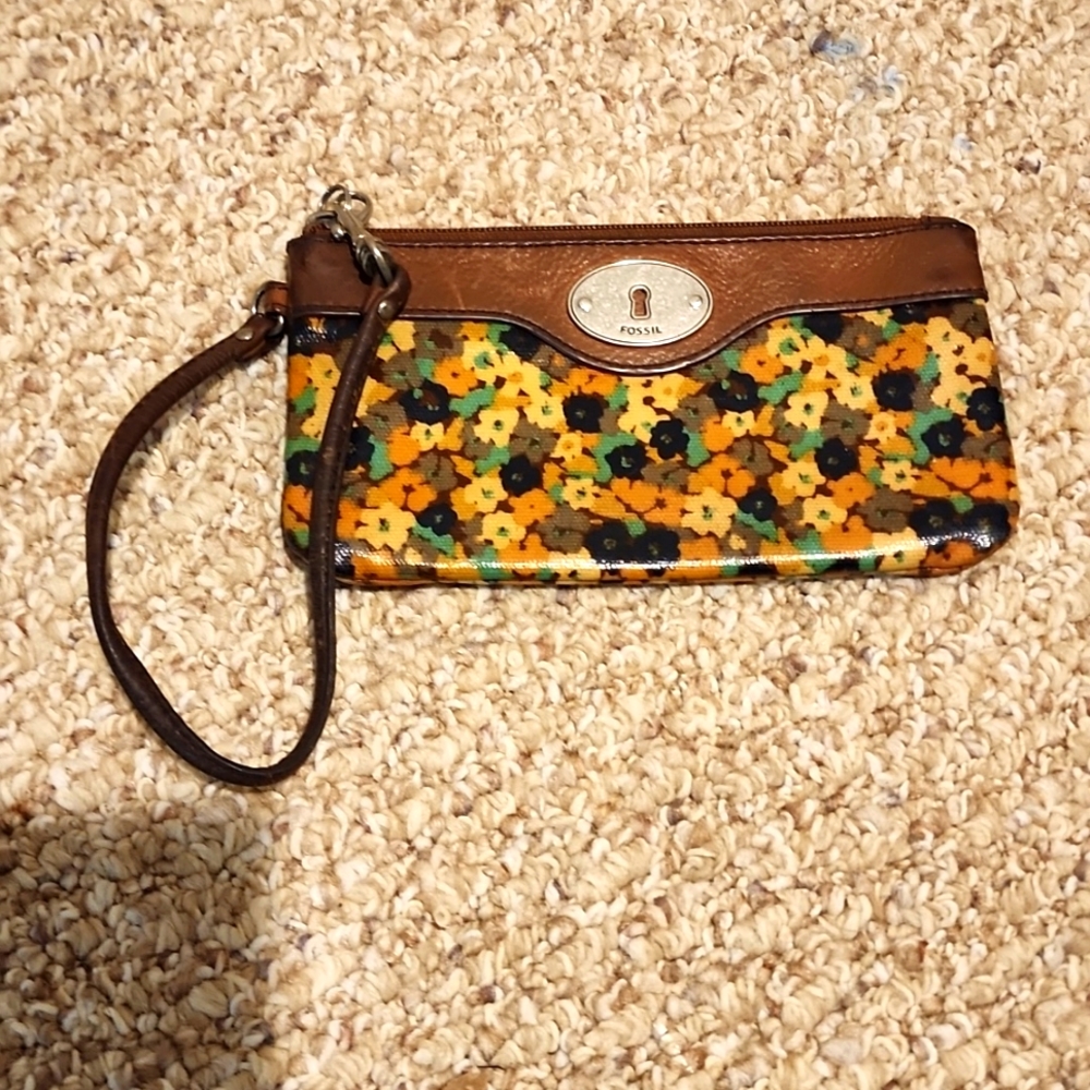Fossil Key-Per Wristlet Credit Card Holder/Coin Purse Wallet 7" X 3.5" Floral